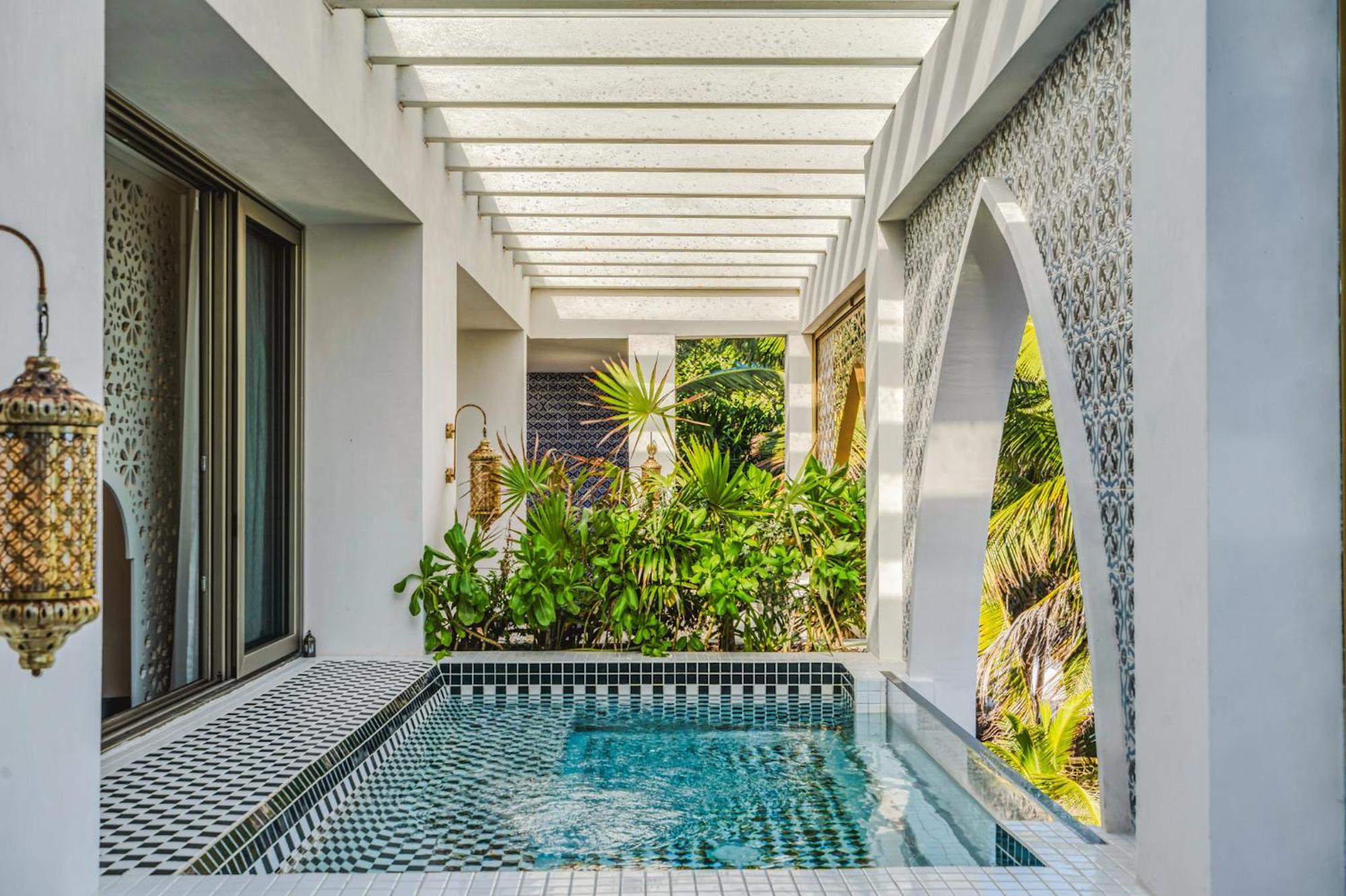 Sana Beachfront Boutique Hotel 5*