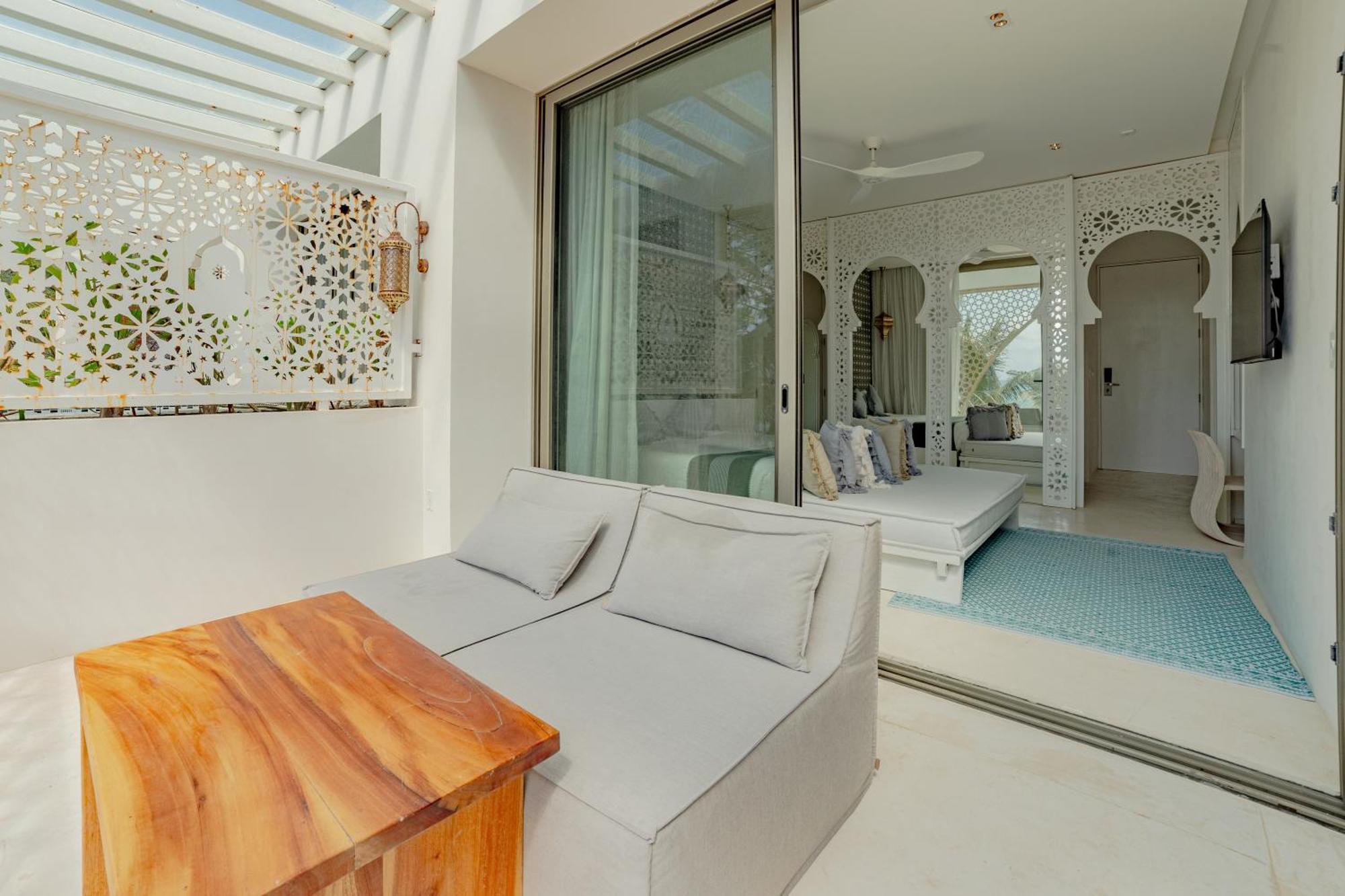 Sana Beachfront Boutique Hotel 5*